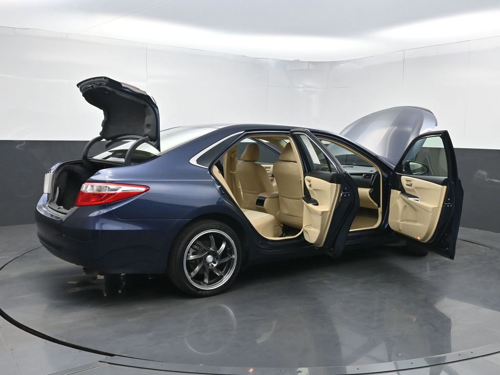 Used 2016 Toyota Camry LE image 33