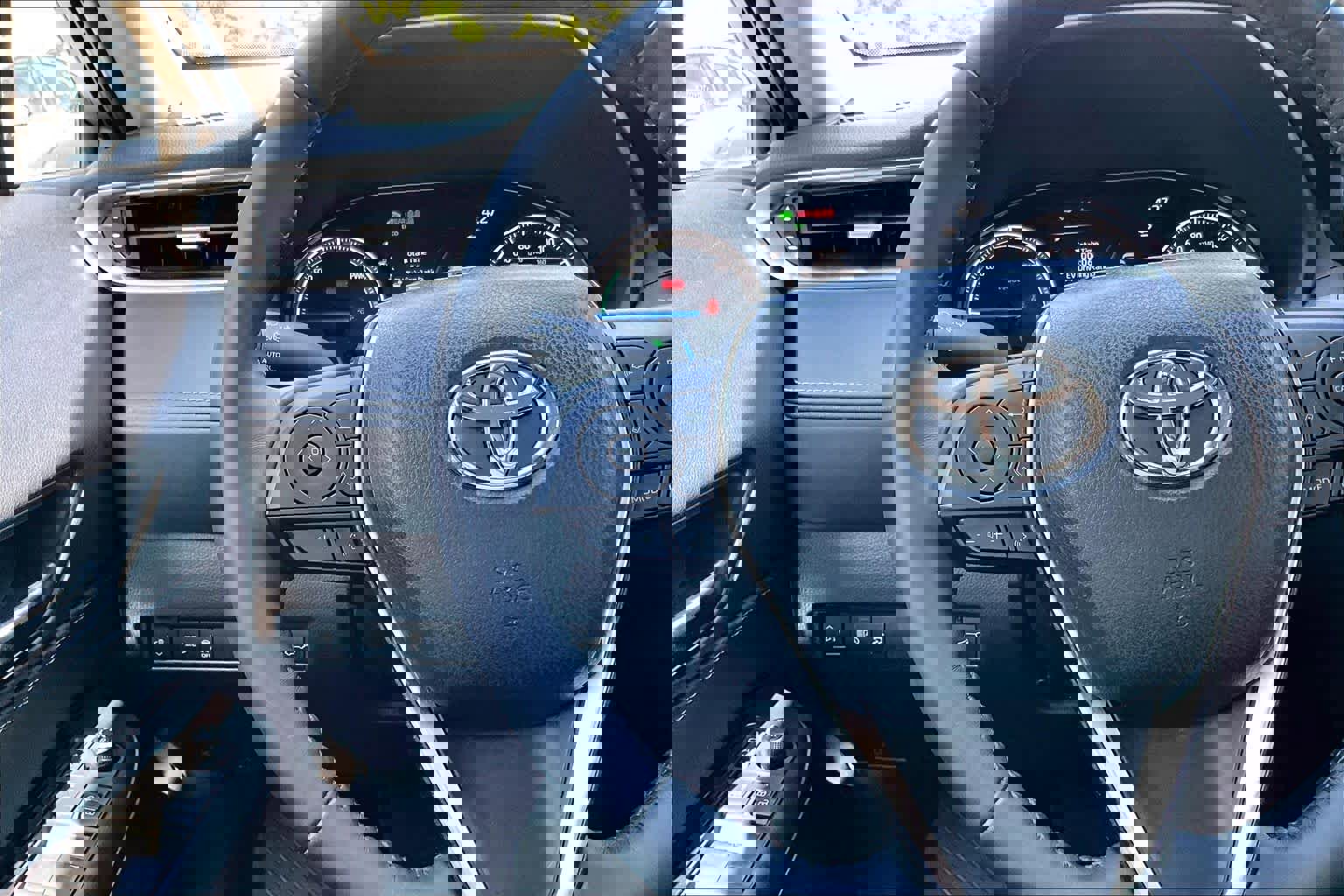 Used 2023 Toyota Venza LE AWD/4WD image 22