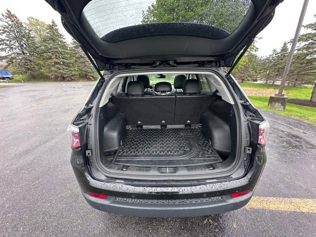 Used 2020 Jeep Compass Latitude AWD/4WD image 10