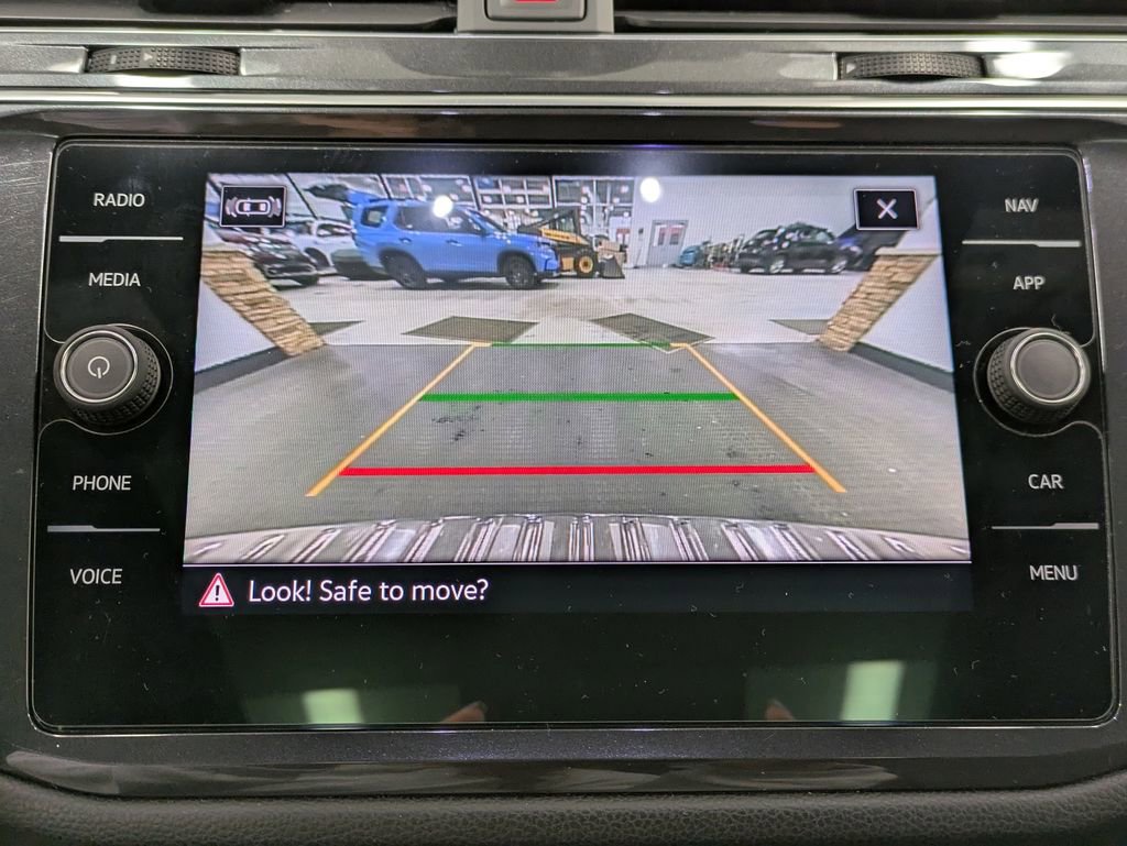 Used 2022 Volkswagen Tiguan SEL R-Line AWD/4WD image 14