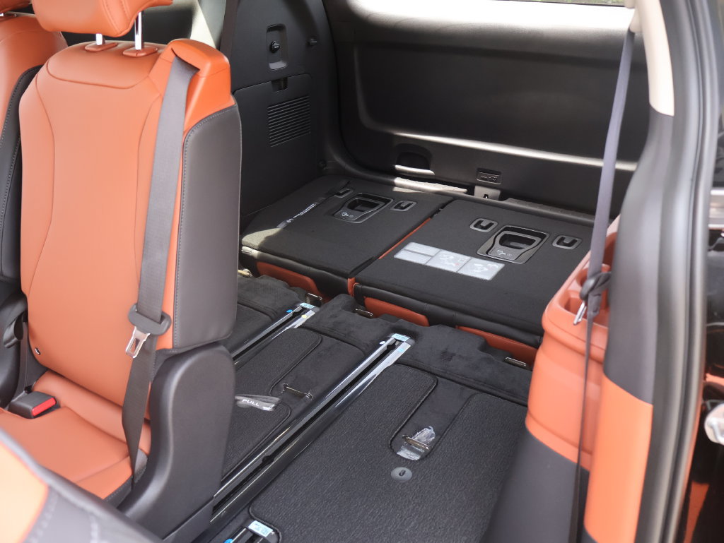 New 2026 Kia Carnival EX FWD image 14