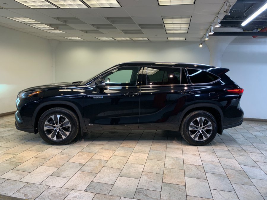 Used 2021 Toyota Highlander XLE AWD/4WD image 5