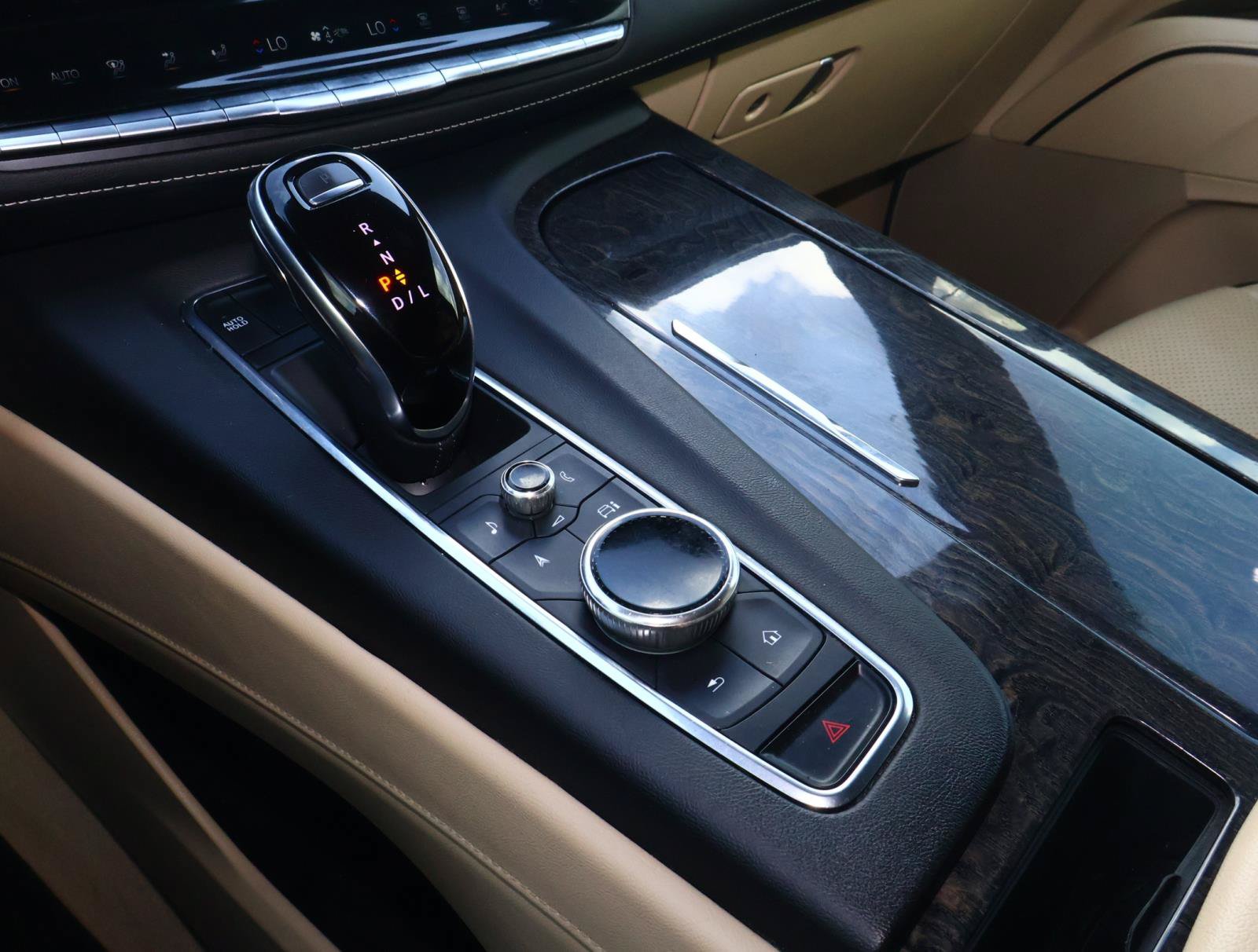 Used 2021 Cadillac Escalade Premium Luxury RWD image 32