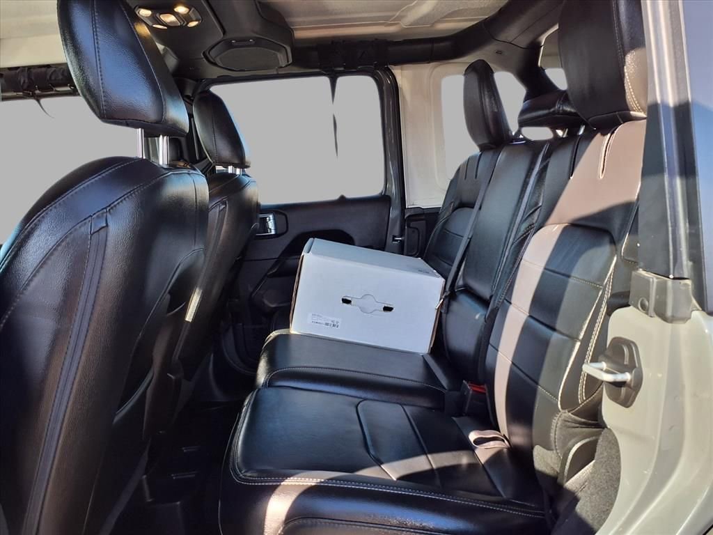 Used 2022 Jeep Wrangler Unlimited Sahara image 23