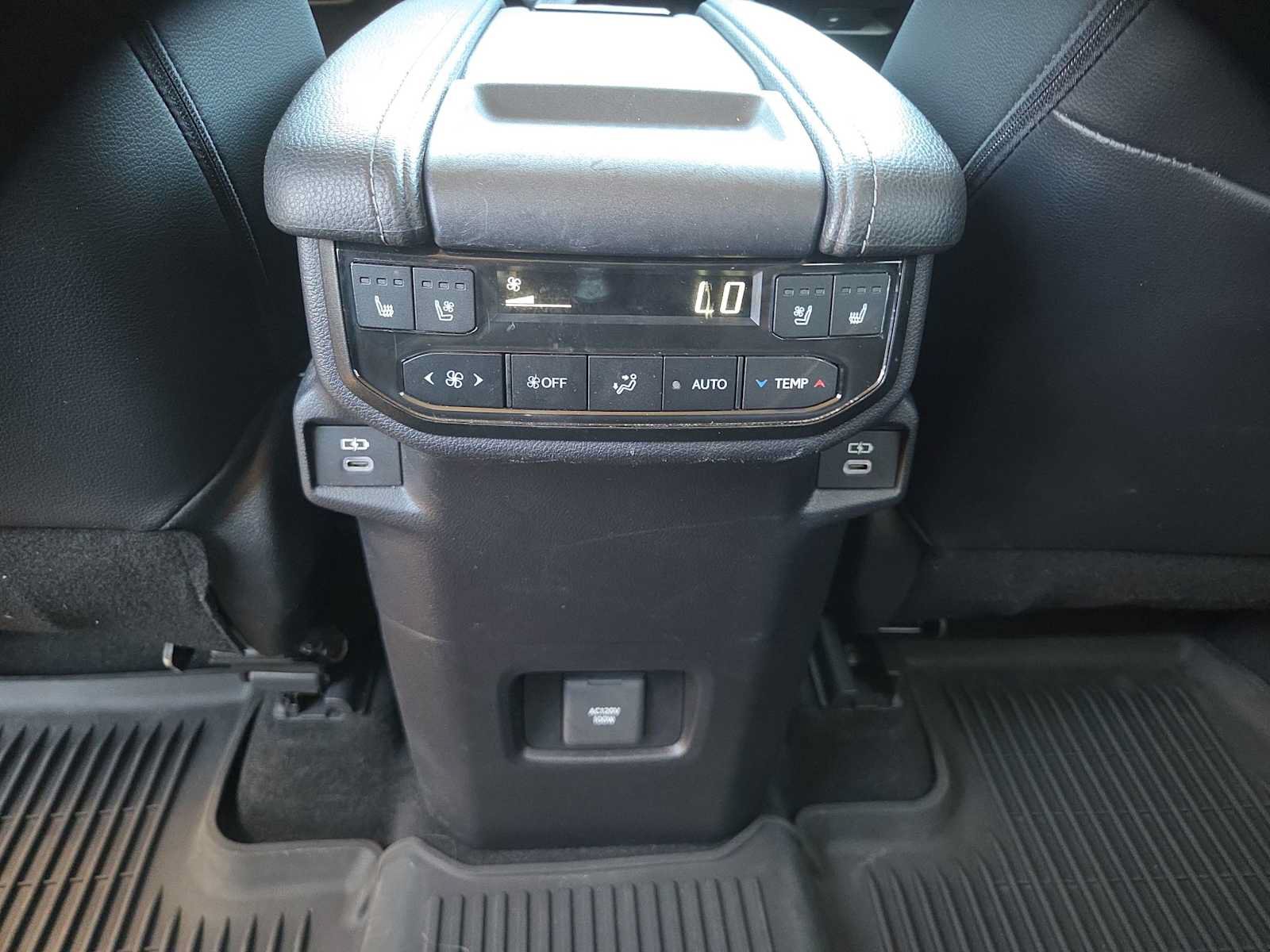 Used 2024 Toyota Grand Highlander AWD image 16