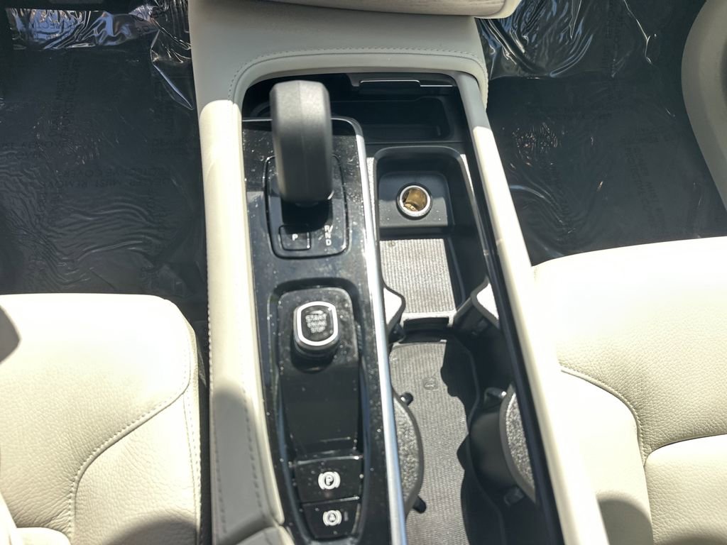Used 2025 Volvo XC90 B5 Plus w/ Protection Package Premier image 23