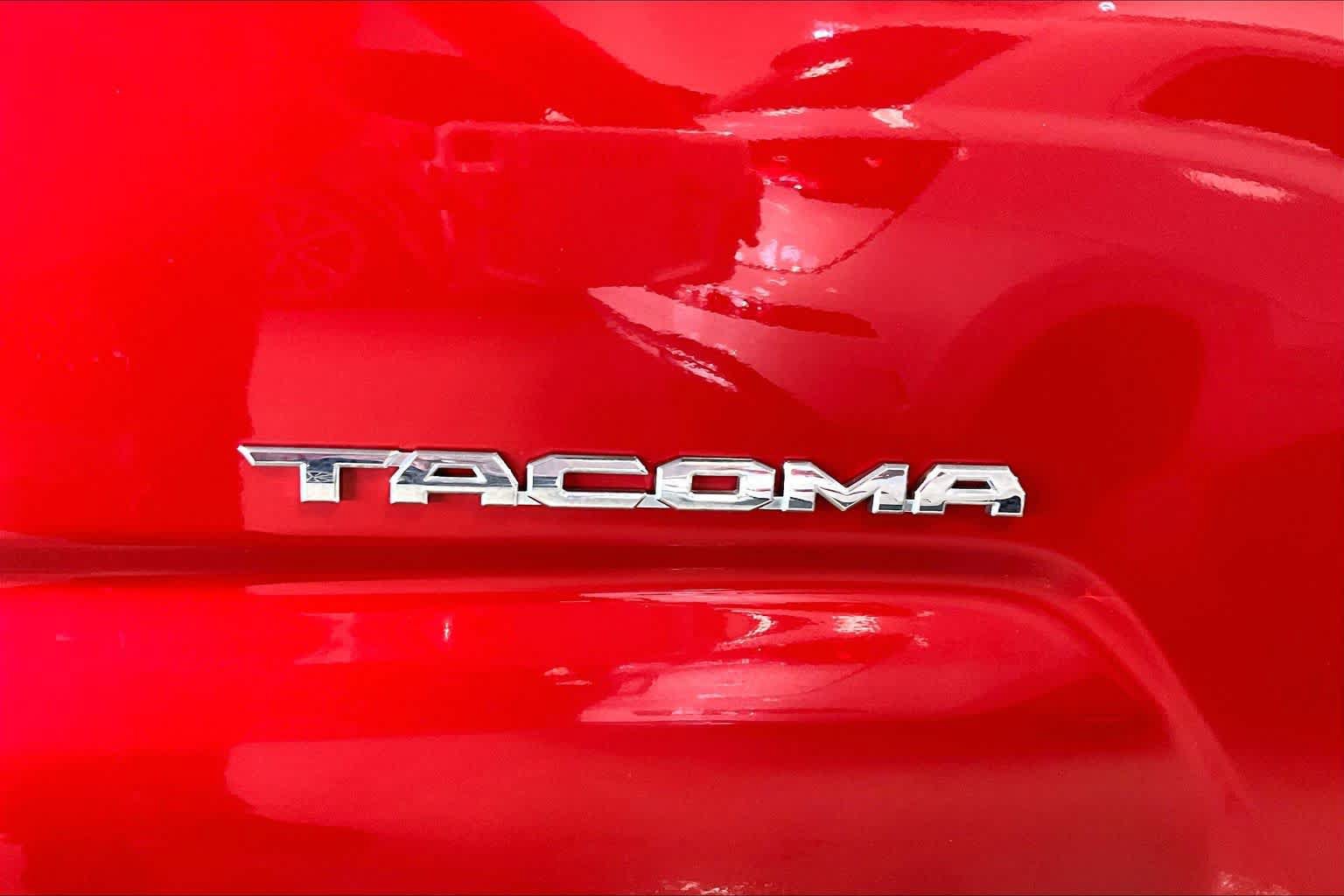 Used 2020 Toyota Tacoma TRD Sport AWD/4WD image 7