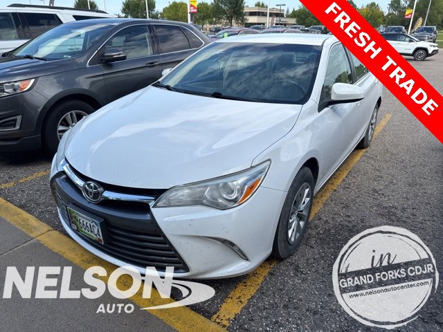 Used 2017 Toyota Camry LE image 3