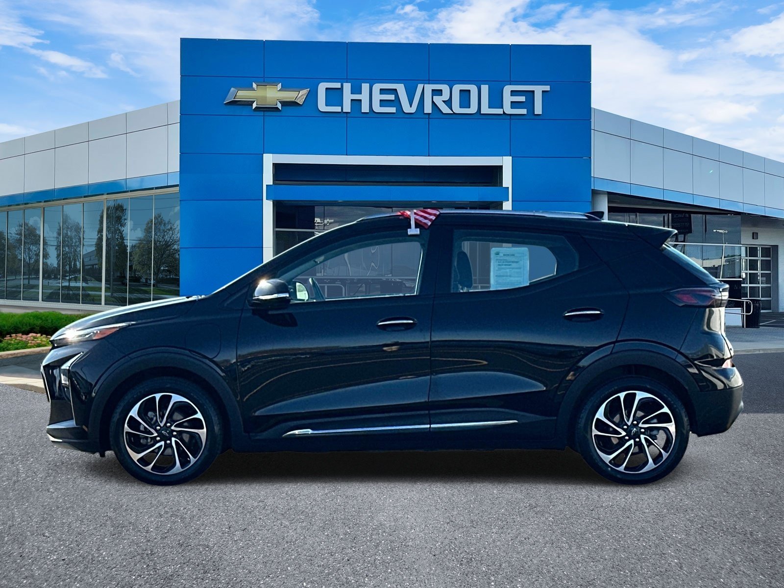 Certified 2023 Chevrolet Bolt EUV Premier w/ Sun & Sound Package FWD image 5