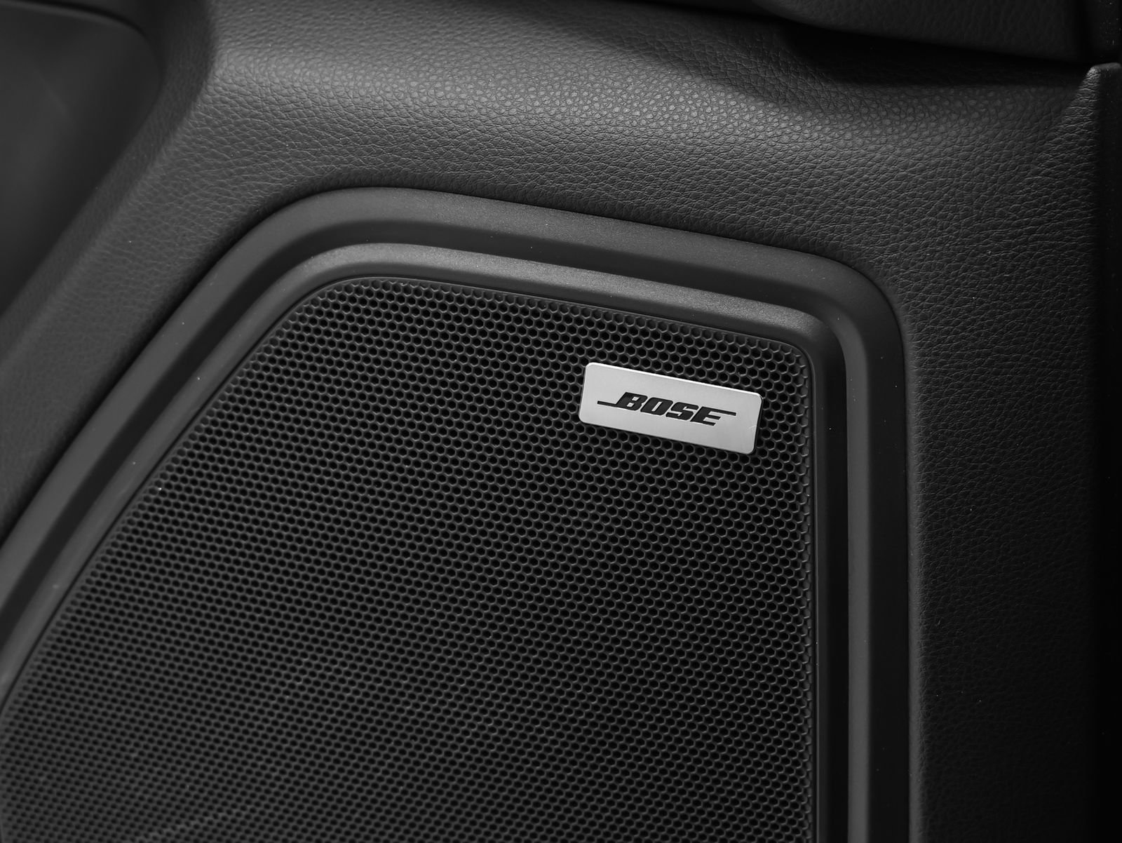 Certified 2018 Porsche Macan Sport Edition AWD/4WD image 37