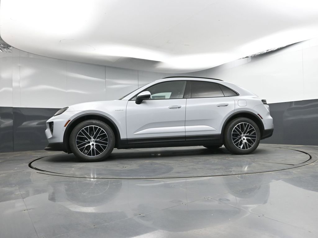 New 2026 Porsche Macan Electric RWD image 33