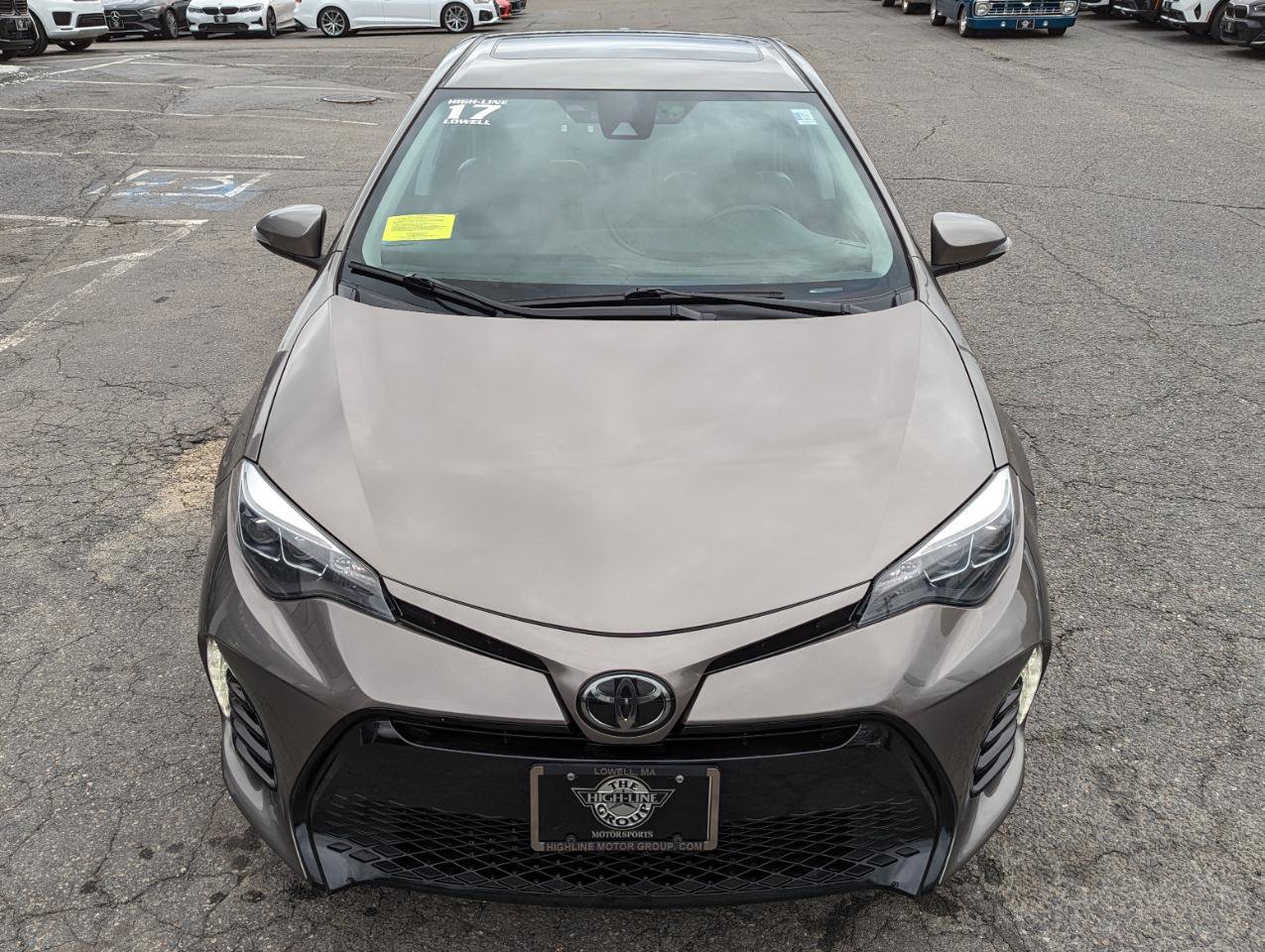 Used 2017 Toyota Corolla SE w/ SE Premium Package FWD image 3