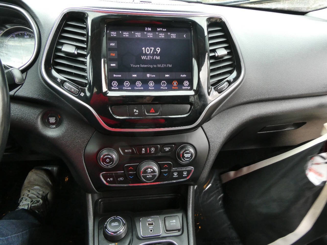 Used 2019 Jeep Cherokee Limited image 13