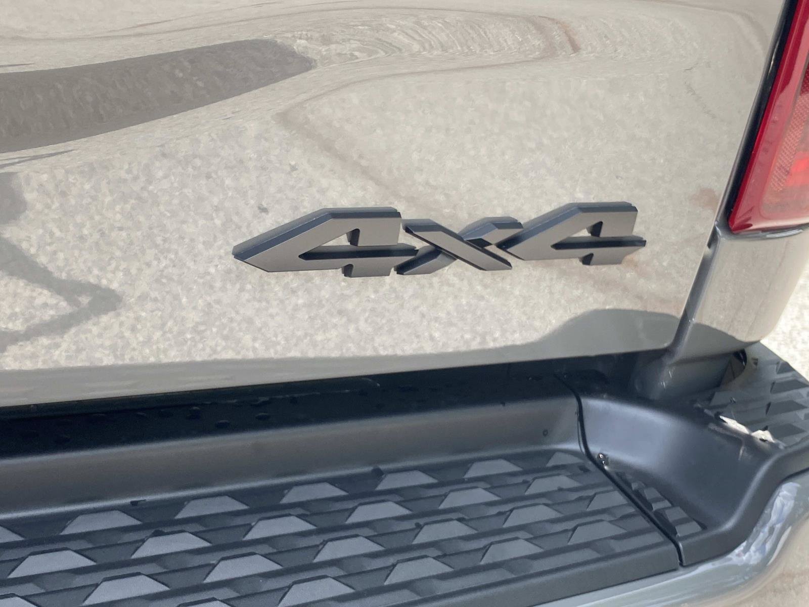 New 2027 RAM 2500 Laramie AWD/4WD image 3