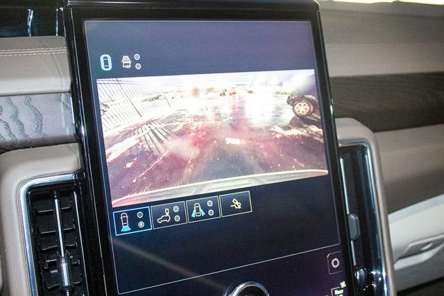 Used 2025 GMC Yukon XL Denali image 32