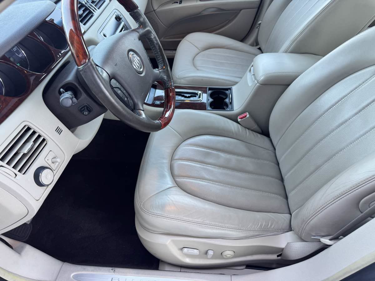 Used 2008 Buick Lucerne CXS FWD image 34