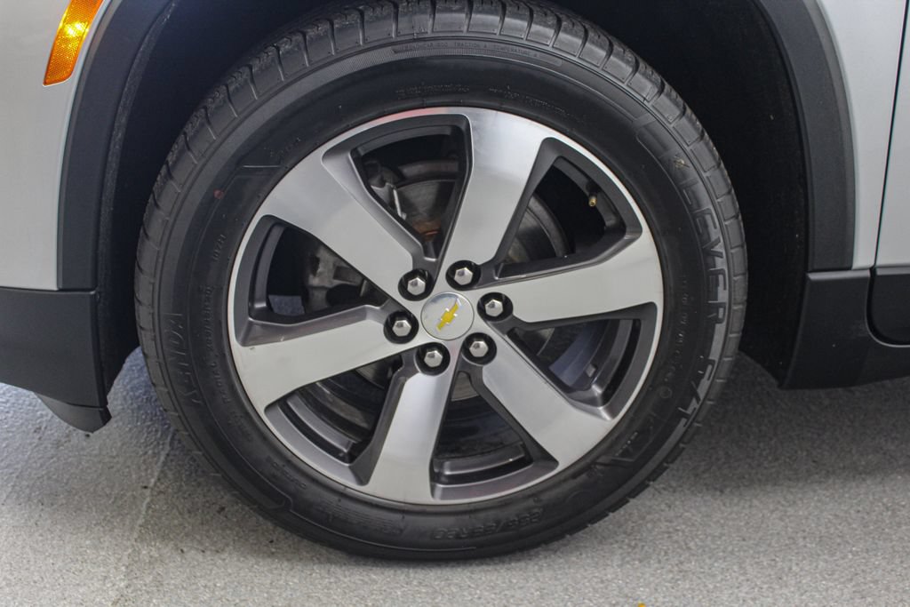 Used 2022 Chevrolet Traverse LT w/ LT Premium Package AWD/4WD image 13