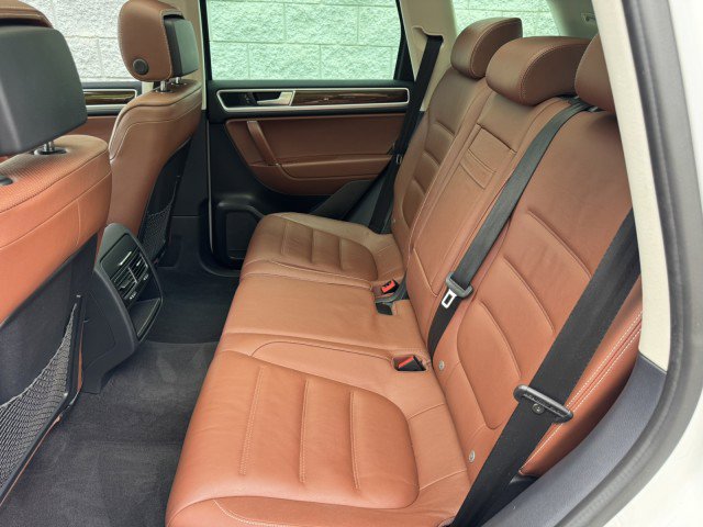 Used 2016 Volkswagen Touareg Sport AWD/4WD image 8