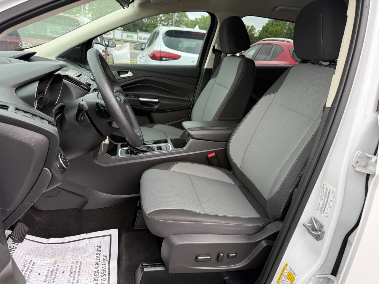 Used 2017 Ford Escape SE FWD image 8