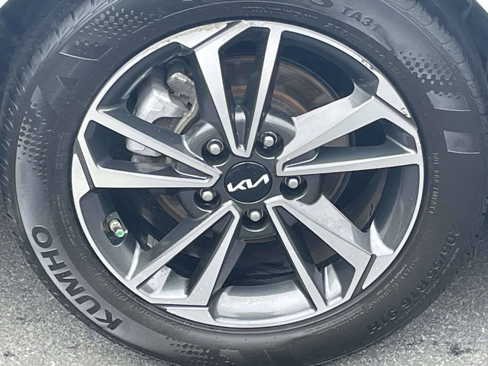 Used 2024 Kia Forte LXS FWD image 7