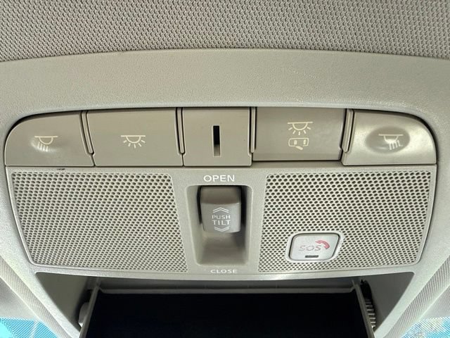 Used 2016 Nissan Maxima Platinum FWD image 34