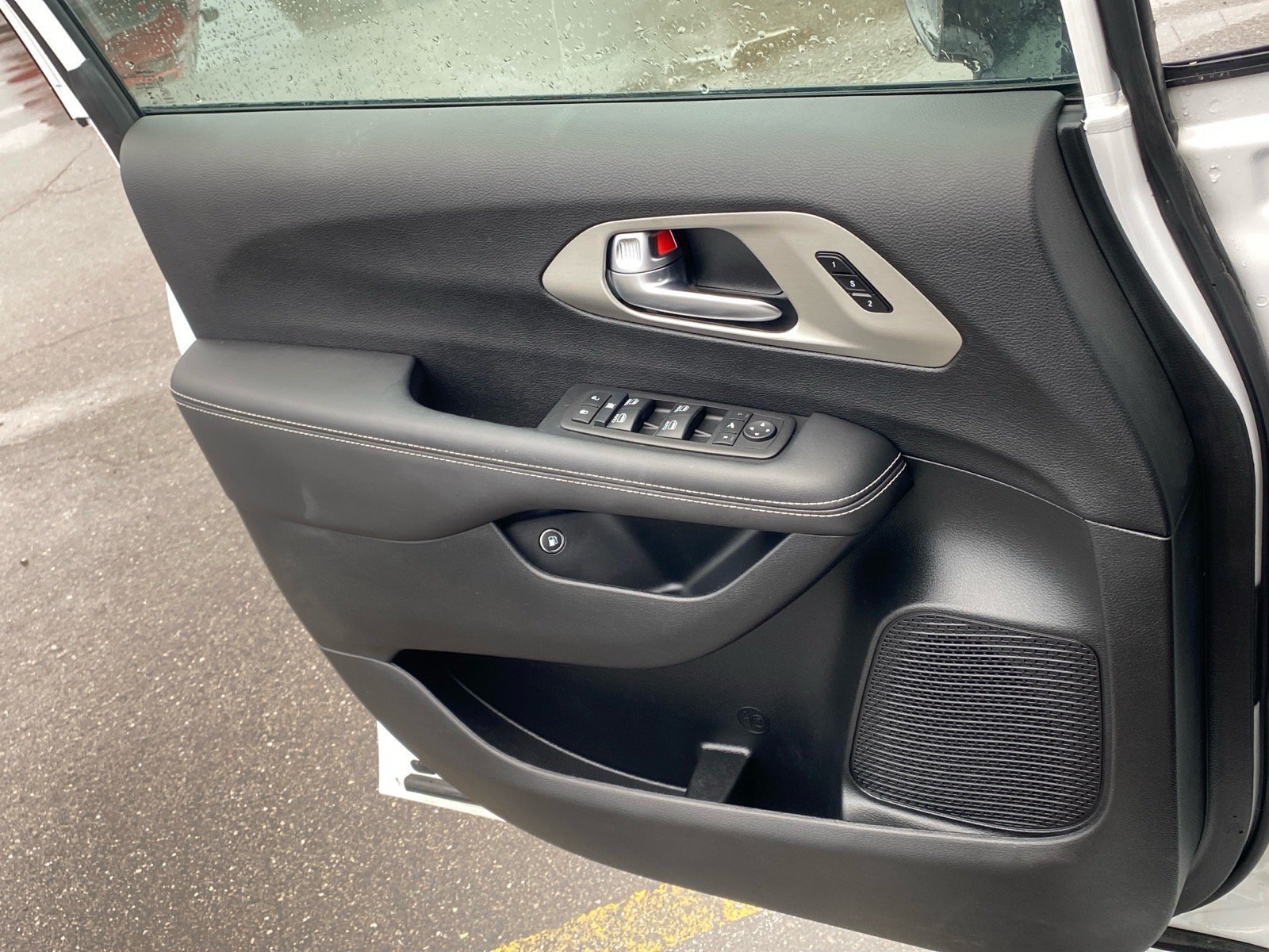 Used 2024 Chrysler Pacifica Premium FWD image 22