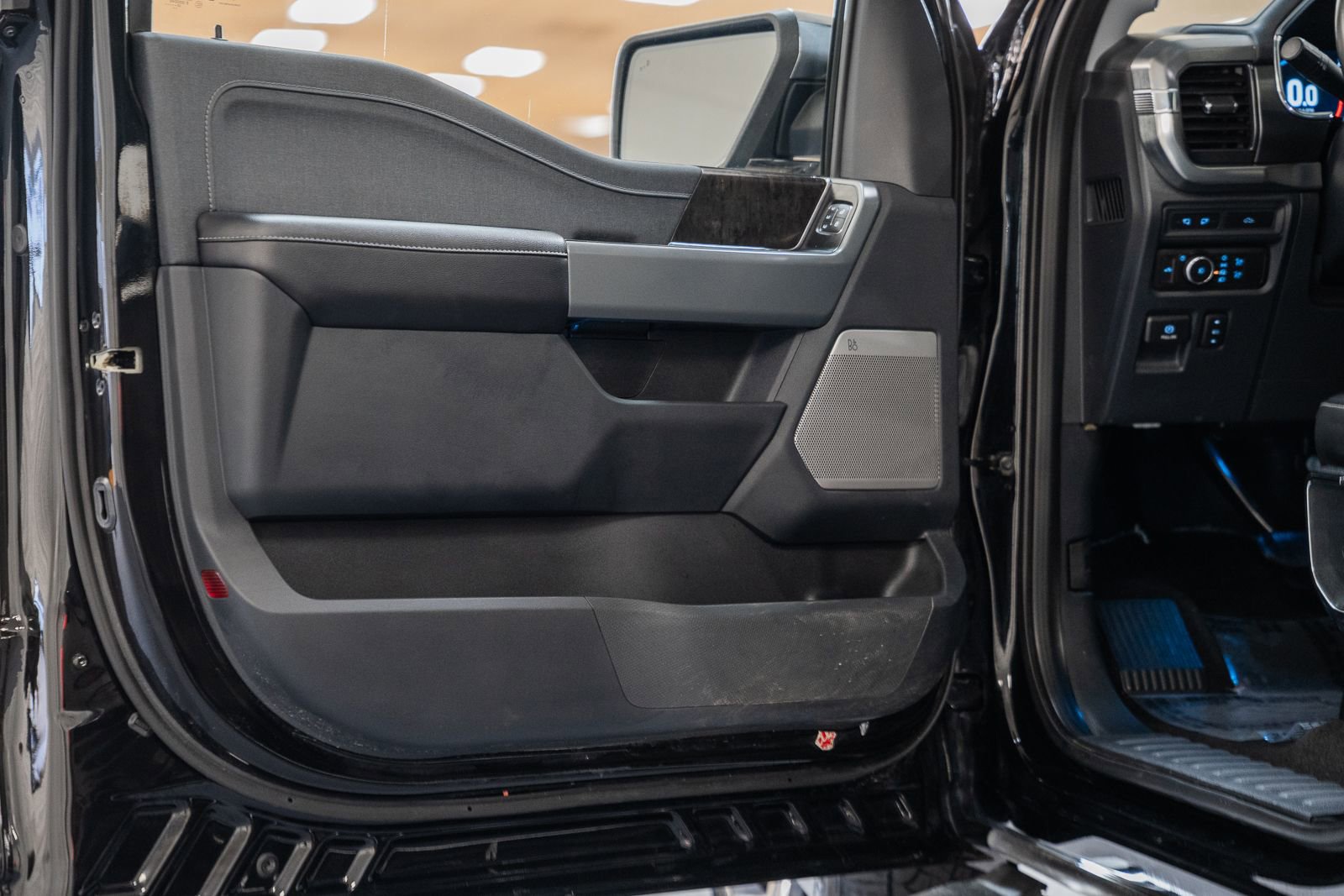 Certified 2022 Ford F150 Lariat w/ Equipment Group 502A High image 43