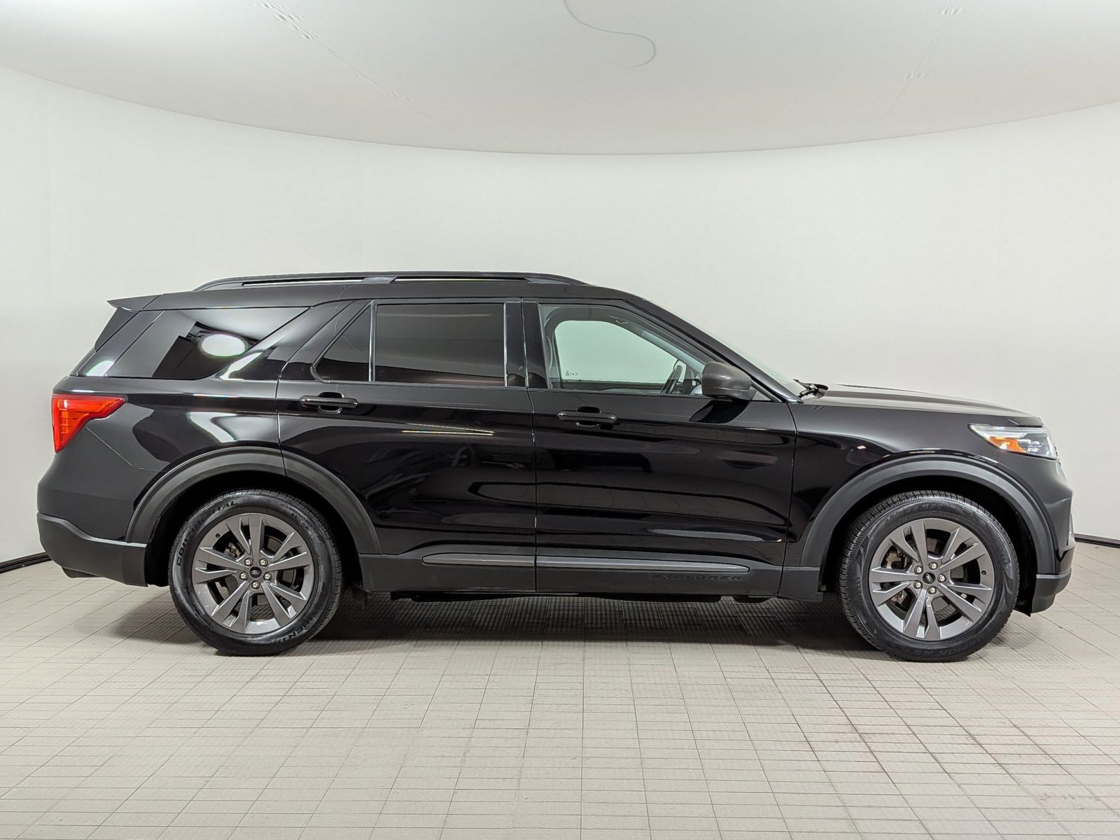 Used 2021 Ford Explorer XLT w/ Equipment Group 202A RWD image 8