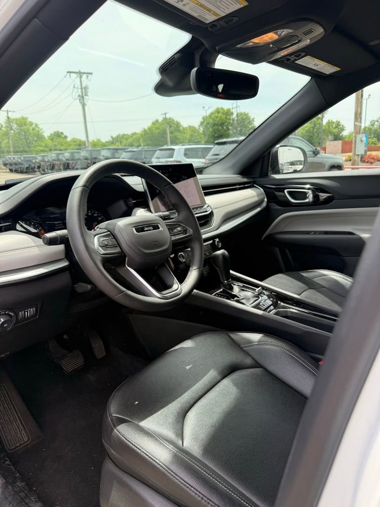 Used 2025 Jeep Compass Limited AWD/4WD image 13