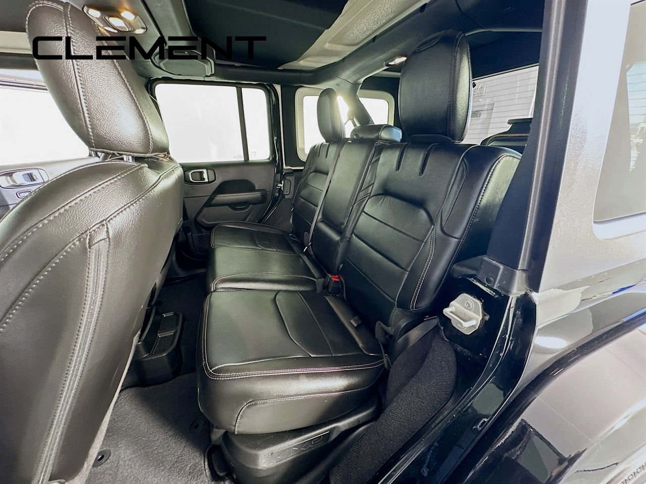 Used 2023 Jeep Wrangler Unlimited Sahara w/ Cold Weather Group image 31