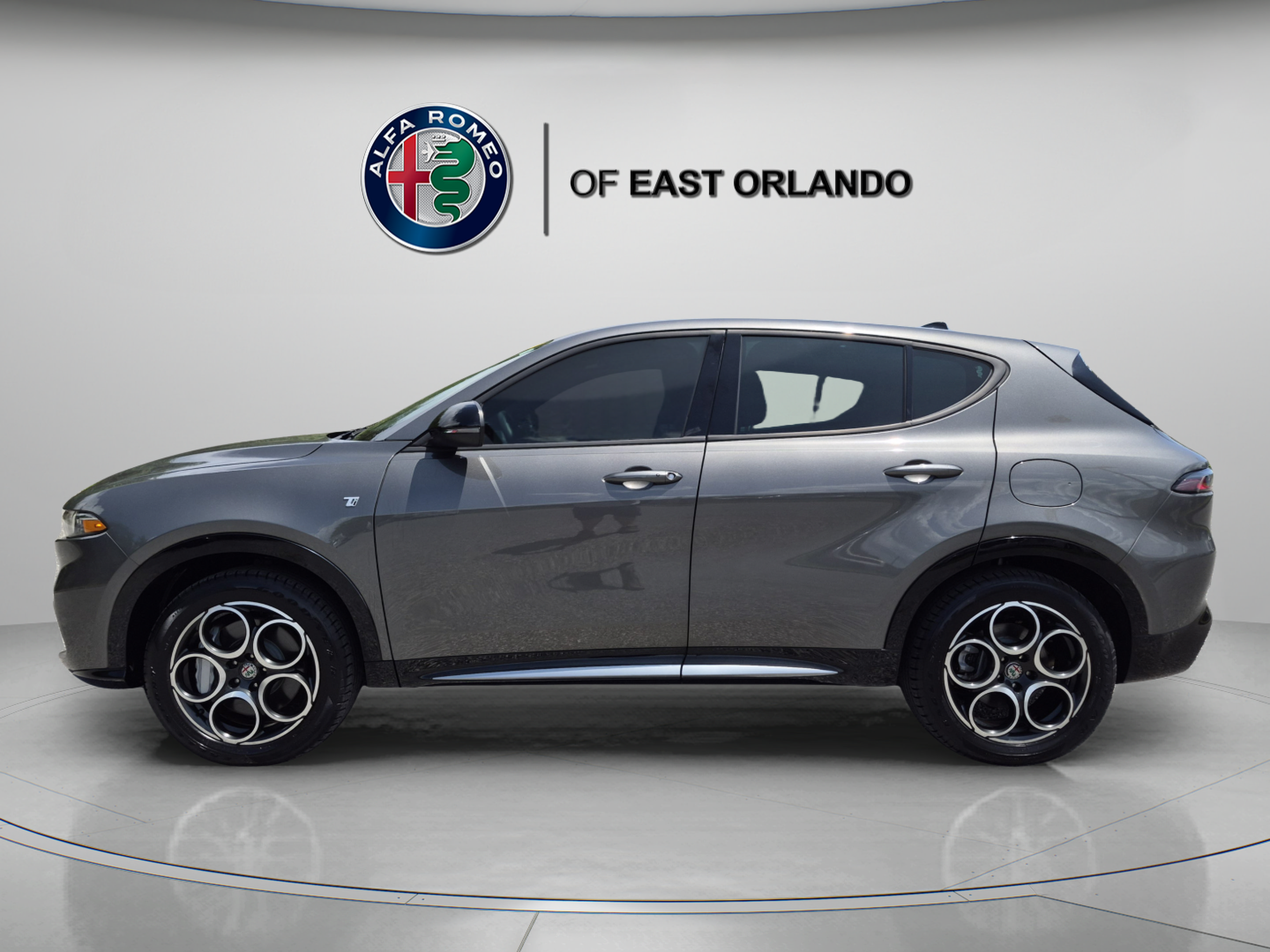Used 2024 Alfa Romeo Tonale Ti w/ Premium Interior Package AWD/4WD image 7