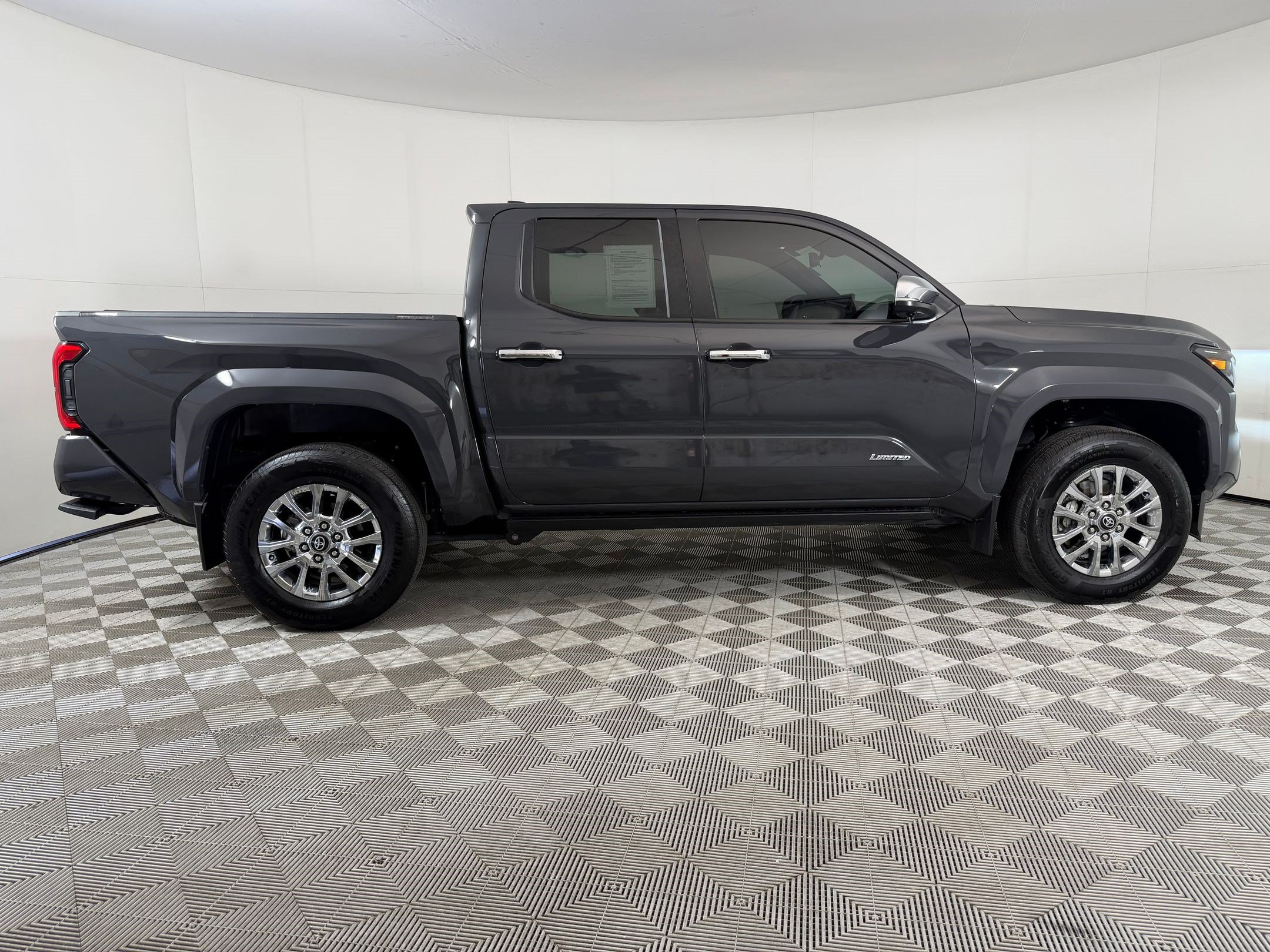 Used 2025 Toyota Tacoma Limited AWD/4WD image 8