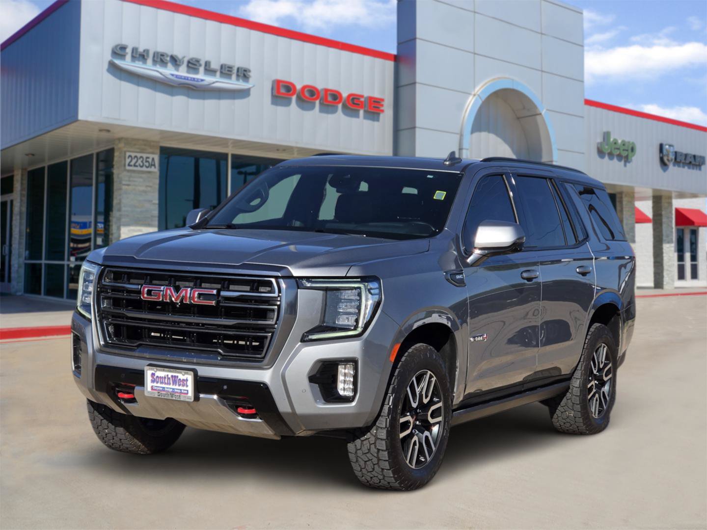 Used 2024 GMC Yukon AT4 AWD/4WD image 2