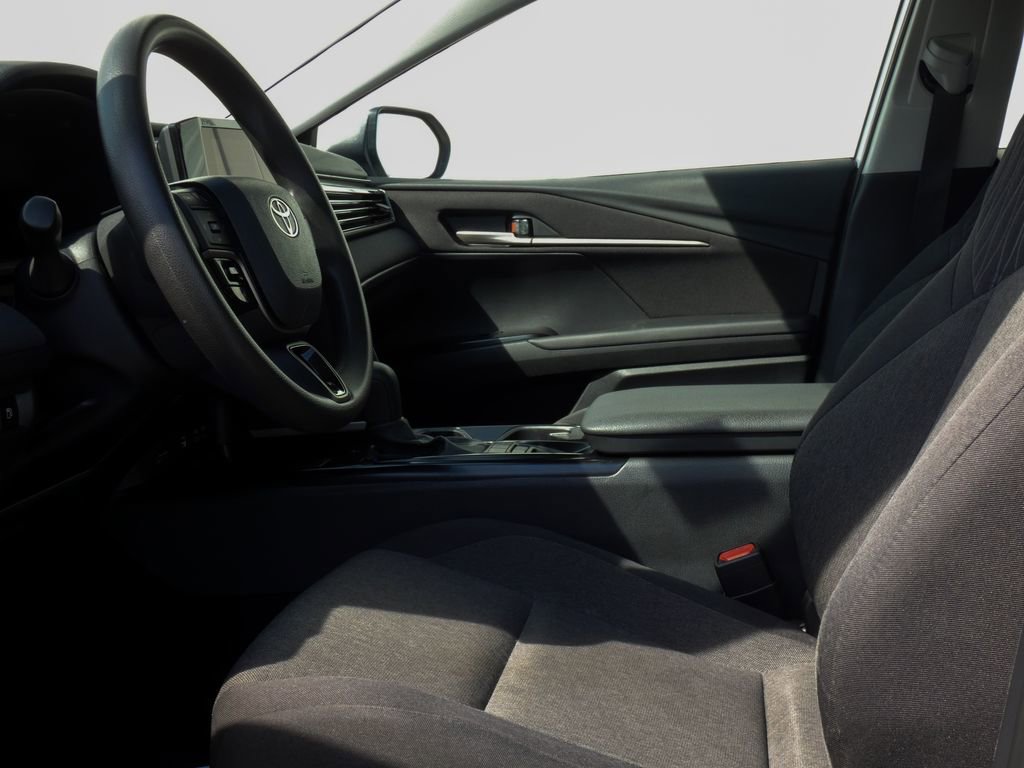 Used 2025 Toyota Camry LE FWD image 7