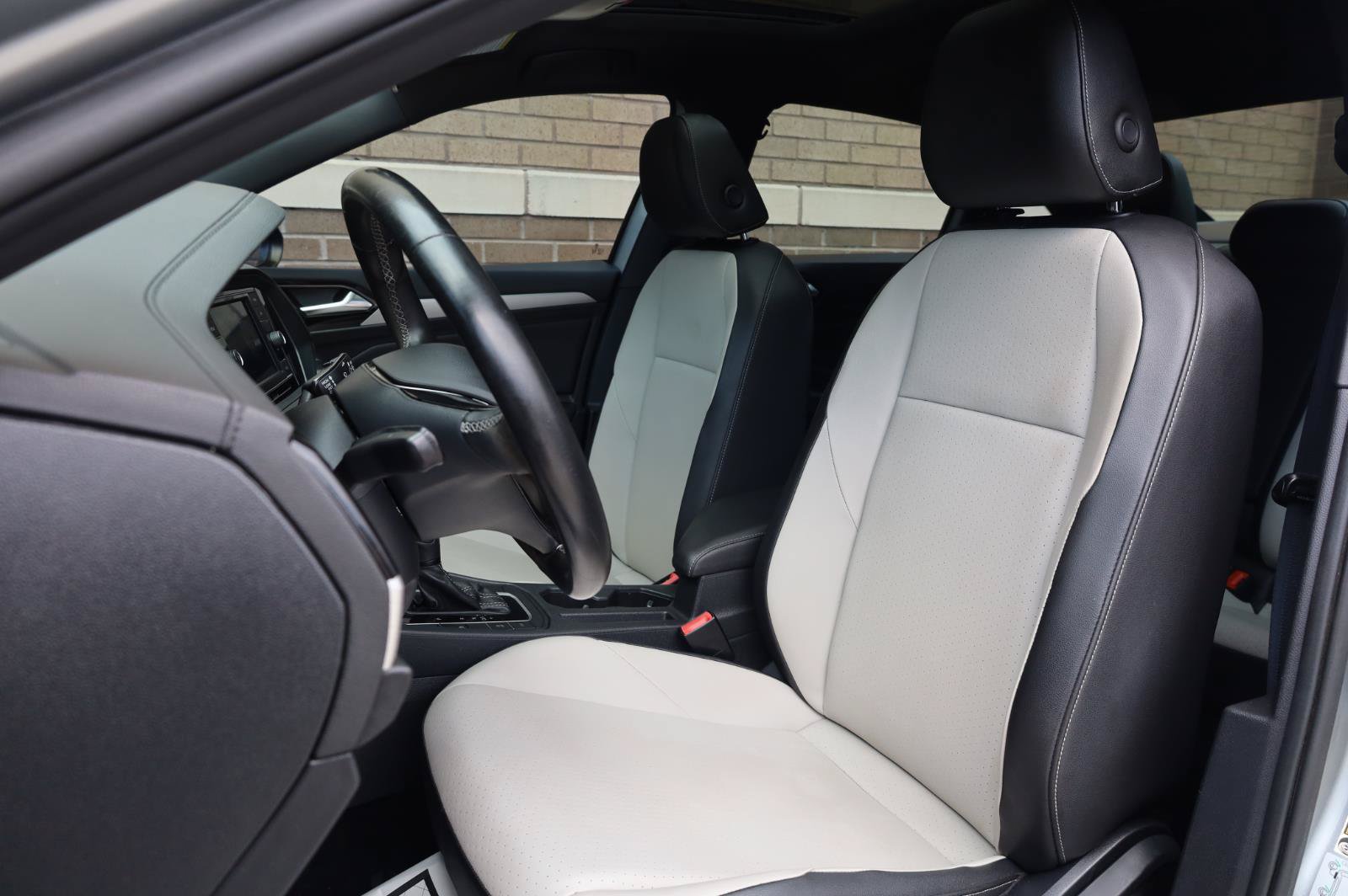 Used 2020 Volkswagen Jetta R-Line FWD image 18