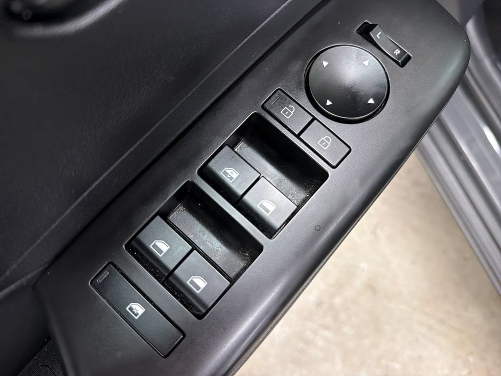 Used 2025 Hyundai Kona SEL FWD image 17