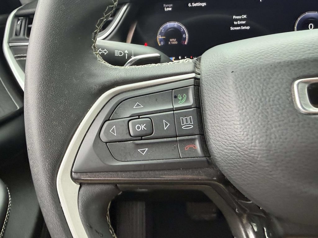 Used 2023 Jeep Grand Cherokee Laredo AWD/4WD image 29