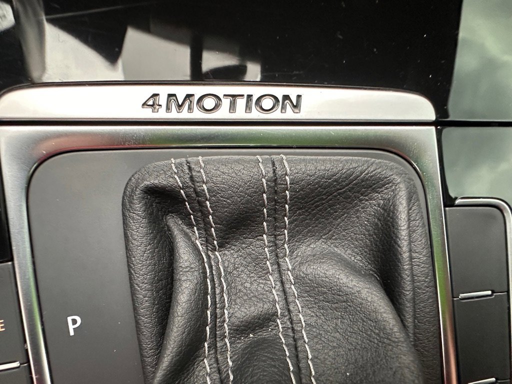 Used 2015 Volkswagen Golf R 4-Door image 18