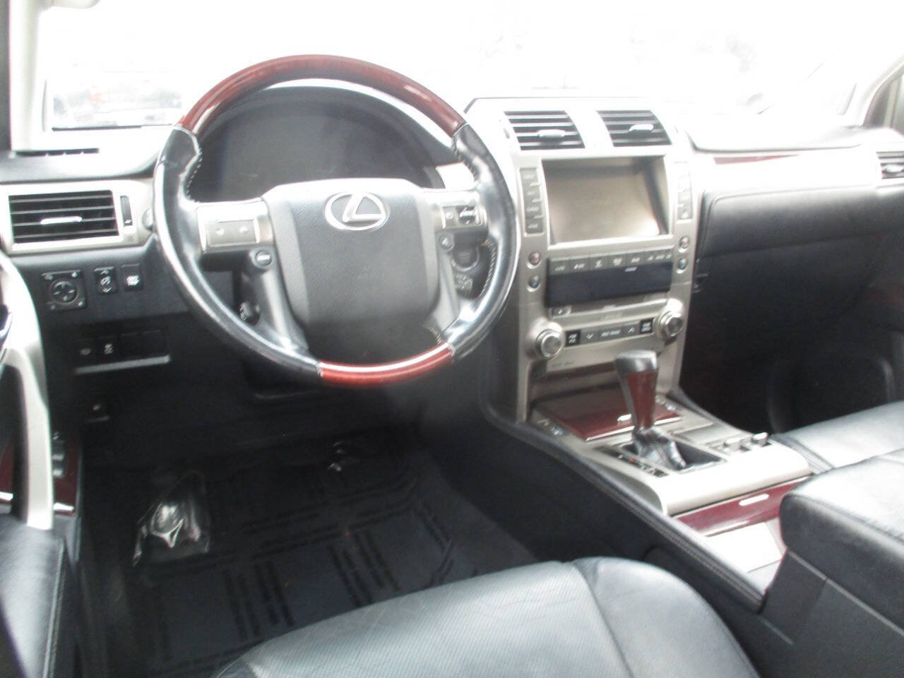 Used 2017 Lexus GX 460 Premium w/ Premium Package AWD/4WD image 32