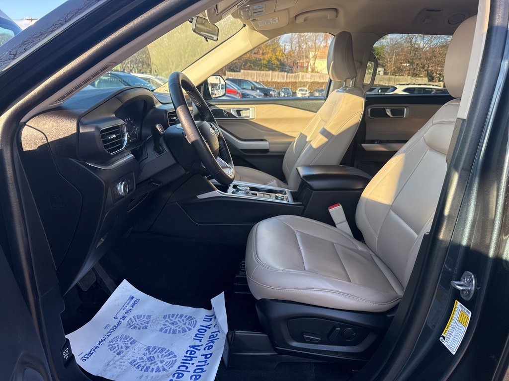 Used 2022 Ford Explorer XLT w/ Equipment Group 202A image 20