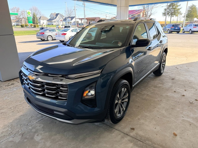 Used 2025 Chevrolet Equinox LT w/ Convenience Package II image 2