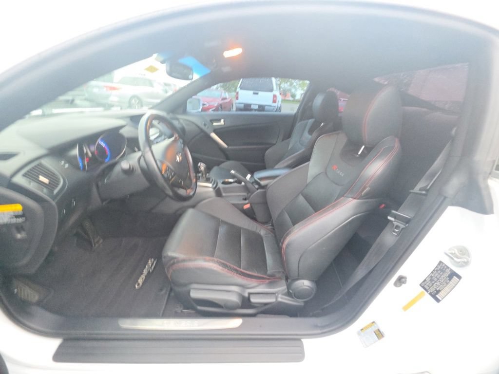 Used 2016 Hyundai Genesis Coupe 3.8 RWD image 14