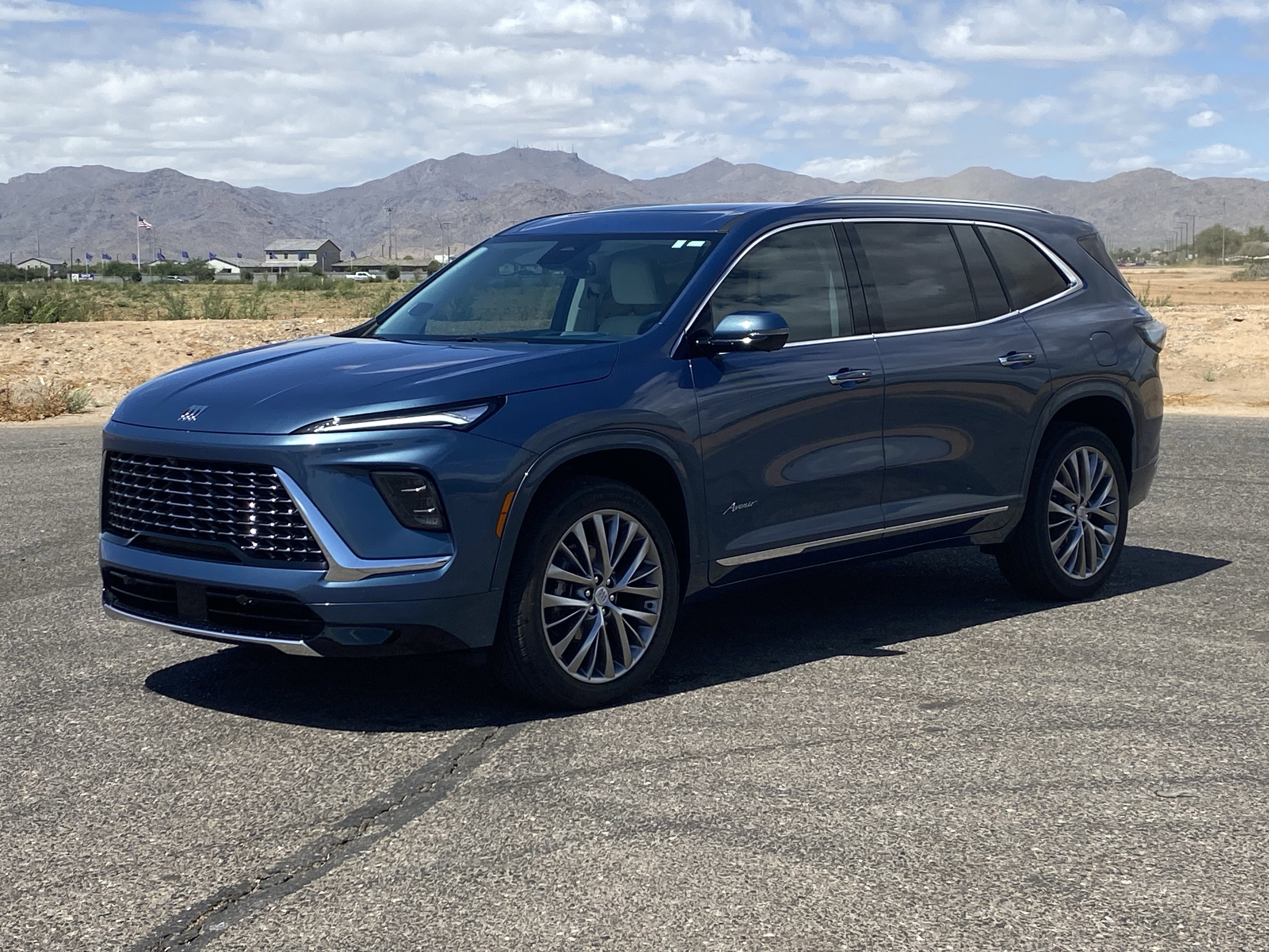 Used 2025 Buick Enclave Avenir FWD image 7