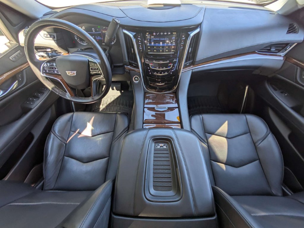 Used 2020 Cadillac Escalade Luxury AWD/4WD image 16