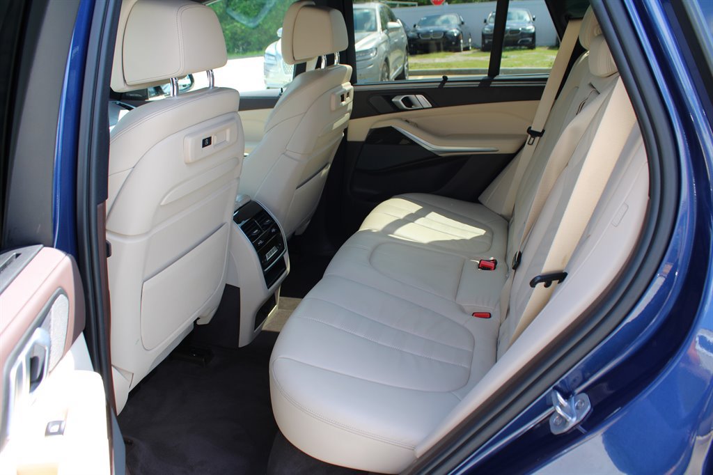 Used 2019 BMW X5 xDrive50i w/ M Sport Package AWD/4WD image 18