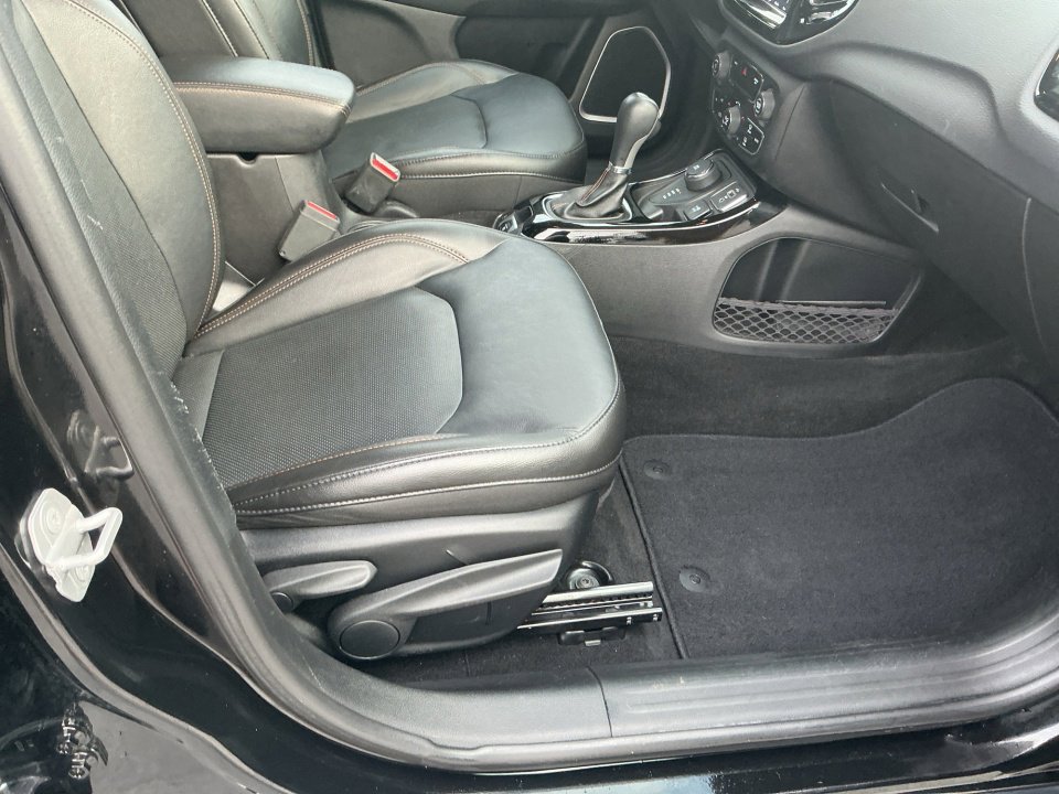 Used 2018 Jeep Compass Limited w/ Navigation Group image 32