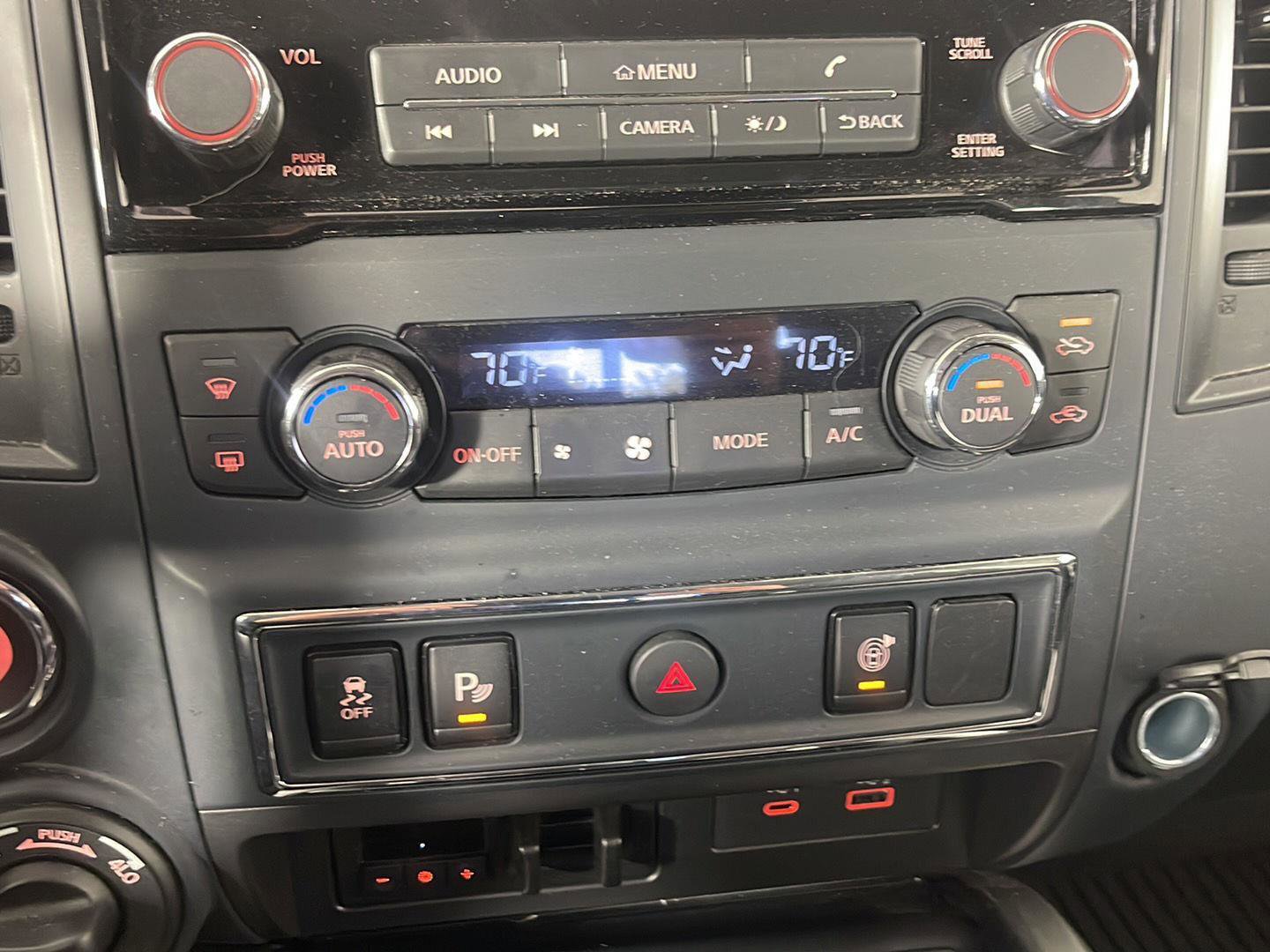 Used 2024 Nissan Titan SV w/ SV Convenience Package image 17