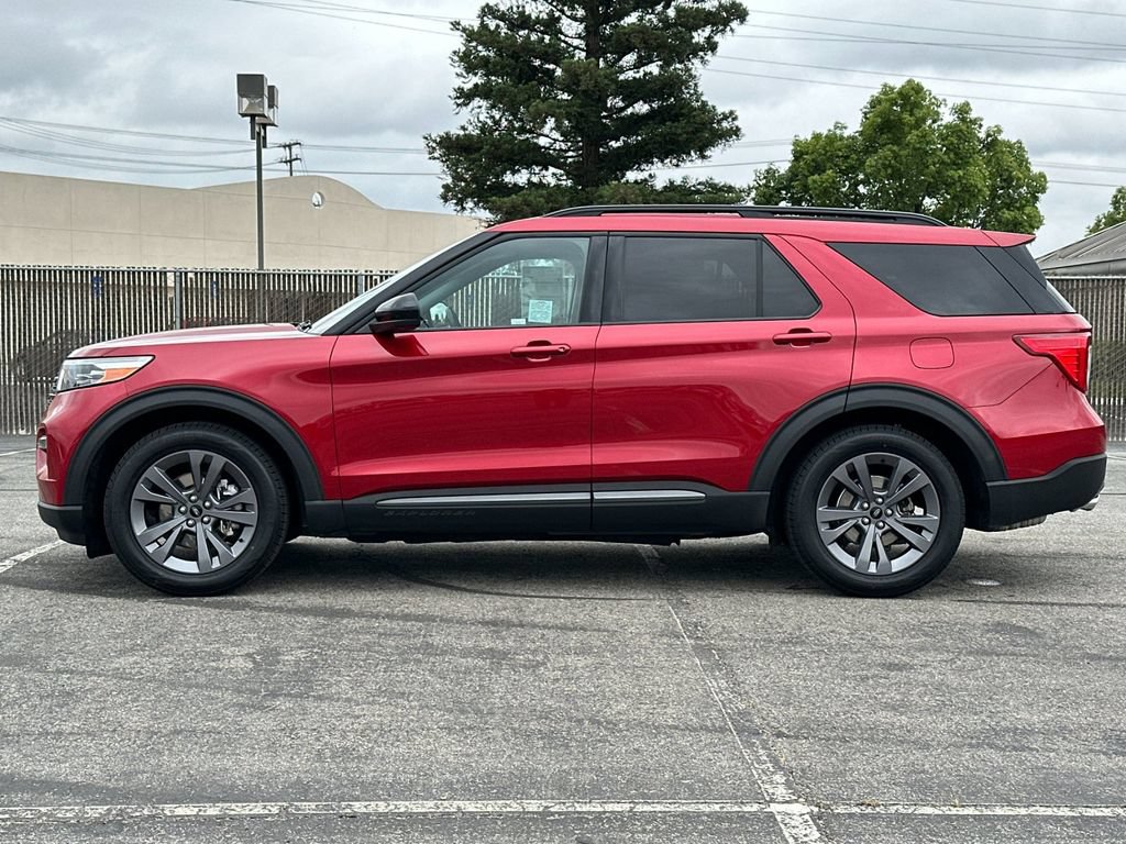 Certified 2023 Ford Explorer XLT w/ Equipment Group 202A RWD image 6
