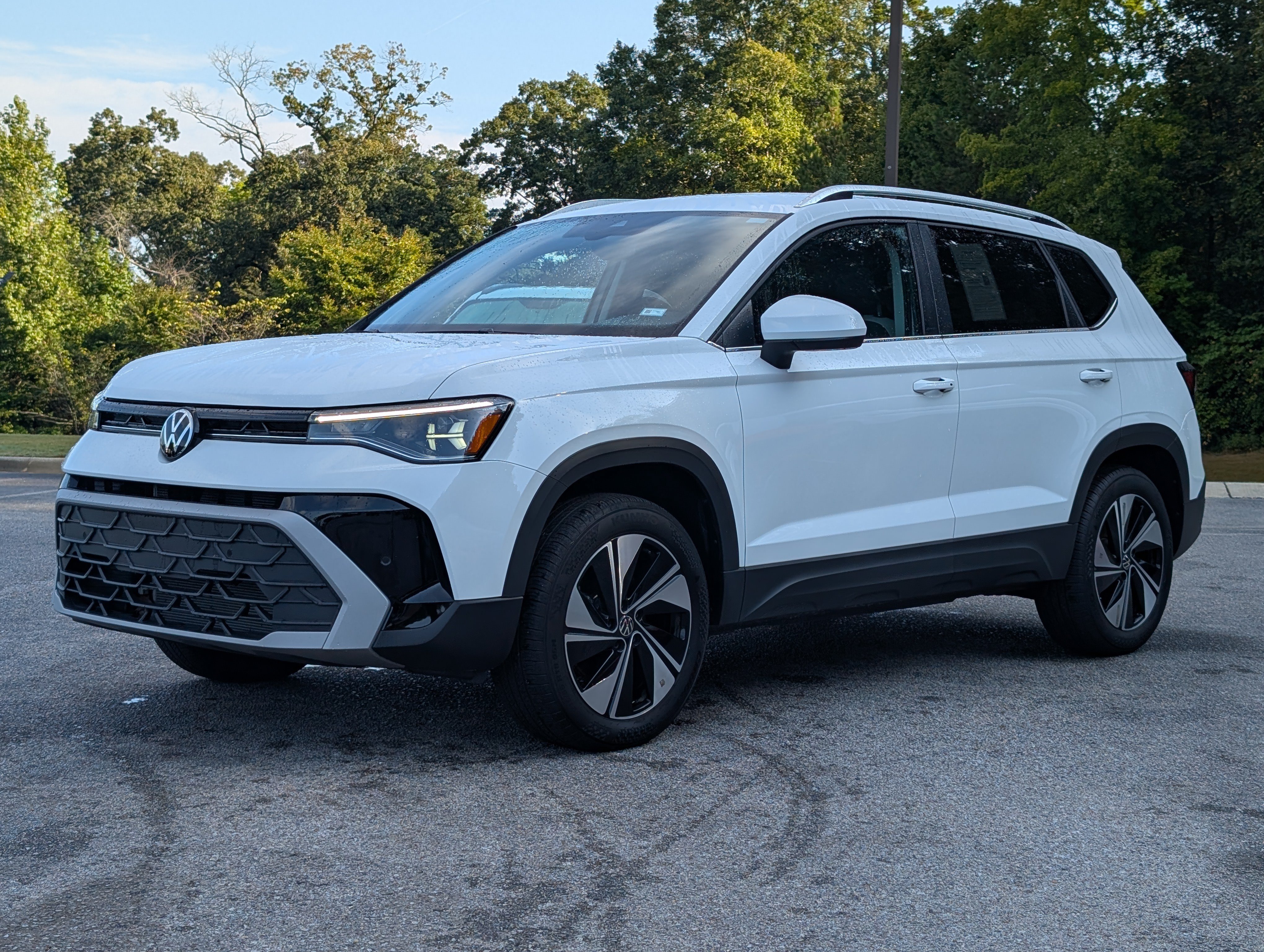 Used 2025 Volkswagen Taos SE AWD/4WD image 5