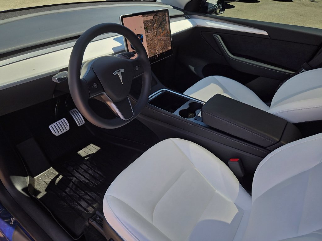 Used 2023 Tesla Model Y Performance AWD/4WD image 10